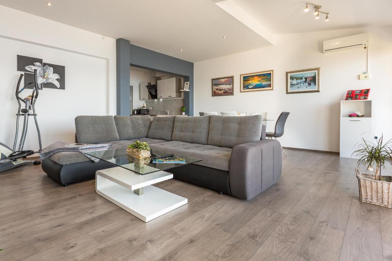 Modern Apartment Omiš Exterior foto