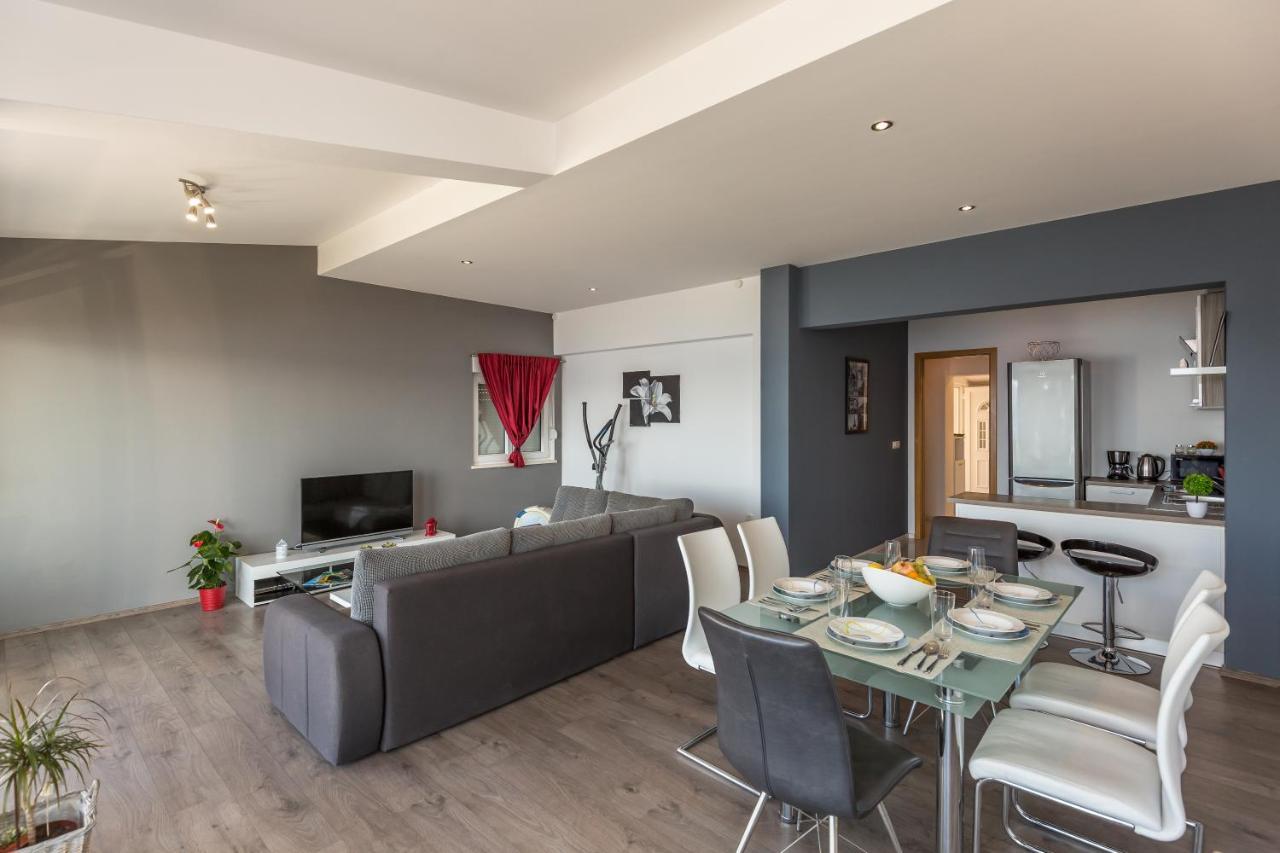 Modern Apartment Omiš Exterior foto